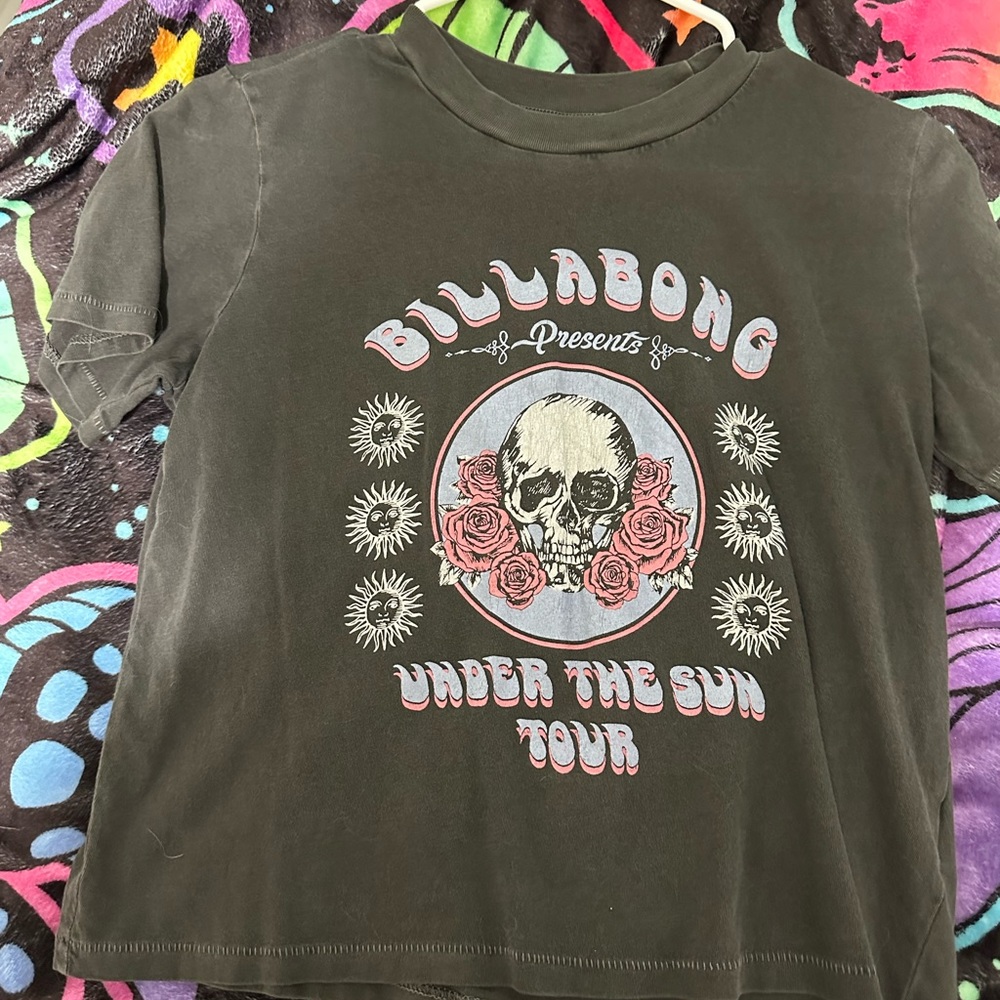 Kind of cropped a gray with a skeleton on it size medium